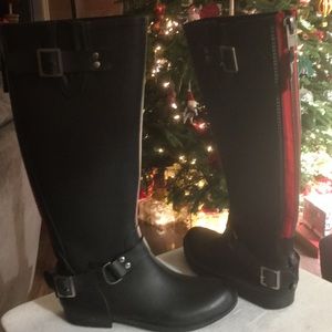 Steve Madden Tsunamii Black Rubber Upper